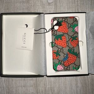 NIB Authentic Gucci Strawberry Supreme iPhone case X or XS